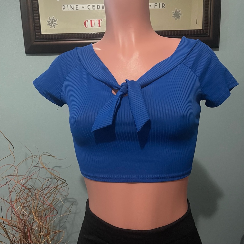 Blue short shoulder crop top size S